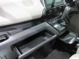 インストスライドボックス ティッシュボックスがまるまる一つ入るボックスです運転席からも開け閉め可能です