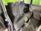 後部座席も気になるようなキズ・汚れやへたり等、大きなダメージはなく、良好な状態です。