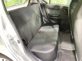 後部座席も気になるようなキズ・汚れやへたり等、大きなダメージはなく、良好な状態です。