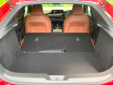 普段のお買い物や通勤、送迎等に十分な荷室スペースを確保しております。セカンドシートを倒すと、大きな荷物の積載も可能です♪