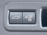 【パワーバックドア】スマートキーや運転席のボタンを押すだけでリアゲートが自動で開閉します!荷物を持っている時や、高い位置にあるバックドアを閉める際に便利な機能です♪