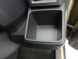 カップホルダーは運転席や助手席からちょうど手の届く位置です!!