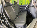後部座席も気になるようなキズ・汚れやへたり等、大きなダメージはなく、良好な状態です。
