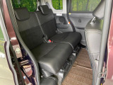 後部座席も気になるようなキズ・汚れやへたり等、大きなダメージはなく、良好な状態です。