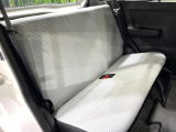 後部座席も気になるようなキズ・汚れやへたり等、大きなダメージはなく、良好な状態です。