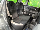 後部座席も気になるようなキズ・汚れやへたり等、大きなダメージはなく、良好な状態です。