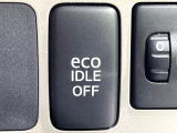 【アイドリングストップ】赤信号や渋滞で停車した際にエンジンを停止し、無駄な燃料の消費を抑えます。燃費向上や環境保護につなげる機能♪エンジンはブレーキを離せば再始動します。