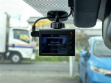 【ドライブレコーダー】映像・音声などの運転中の記録を残します。事故などを起こした起こされた時の証拠になりえますので、もしも時でも安心ですね。