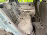 後部座席も気になるようなキズ・汚れやへたり等、大きなダメージはなく、良好な状態です。