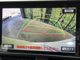【バックカメラ】駐車時に後方がリアルタイム映像で確認できます。大型商業施設や立体駐車場での駐車時や、夜間のバック時に大活躍!運転スキルに関わらず、今や必須となった装備のひとつです!