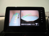 サイドブラインドカメラです。左前方を映します。巻き込みの確認ができますよ