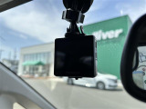 【ドライブレコーダー】映像・音声などの運転中の記録を残します。事故などを起こした起こされた時の証拠になりえますので、もしも時でも安心ですね。