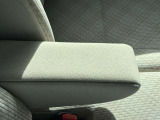 アームレスト装備で長距離運転も快適です!