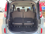 普段のお買い物や通勤、送迎等に十分な荷室スペースを確保しております。セカンドシートを倒すと、大きな荷物の積載も可能です♪
