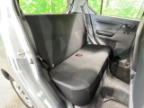 後部座席も気になるようなキズ・汚れやへたり等、大きなダメージはなく、良好な状態です。