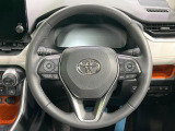 【純正革巻きステアリング】上質な革を使用することで、手にしっかり馴染みとても運転しやすいハンドルです♪
