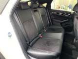 後部座席も気になるようなキズ・汚れやへたり等、大きなダメージはなく、良好な状態です。