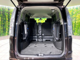 後席を格納すると、これだけの広さが!シーンに合わせたシートアレンジで、大きな荷物も積むことが出来ます♪