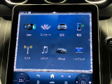 新しくなったセンターコンソールはスマートフォンを操作するような感覚でナビから車両の設定までが可能です。