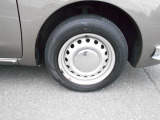 純正ホイールキャップ装着車です。