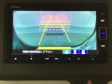 バックでの車庫入れも安心です! リアカメラが付いているバックモニター付のナビを装備しております。操作線もついており距離感も画面から確認できます。