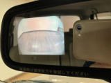 バックカメラの映像は、ルームミラーの左側に表示♪運転席から見えにくい部分を表示しますので、安全に運転出来ます。