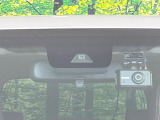 【トヨタセーフティセンス】走行中に前方の車両等を認識し、衝突しそうな時は警報とブレーキで衝突回避と被害軽減をアシスト。より安全にドライブをお楽しみいただけます。