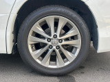 【純正18インチアルミホイール】外観にマッチした純正アルミホイールを装着しております。各種社外アルミホイールや、スタッドレスタイヤも取扱いしております。是非ご相談ください♪
