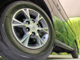 【純正15インチアルミホイール】外観にマッチした純正アルミホイールを装着しております。各種社外アルミホイールや、スタッドレスタイヤも取扱いしております。是非ご相談ください♪