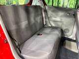 後部座席も気になるようなキズ・汚れやへたり等、大きなダメージはなく、良好な状態です。