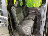後部座席も気になるようなキズ・汚れやへたり等、大きなダメージはなく、良好な状態です。