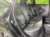 後部座席も気になるようなキズ・汚れやへたり等、大きなダメージはなく、良好な状態です。