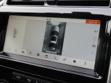 サラウンドカメラ(360&deg;カメラ)『車載のカメラを駆使し、車を真上から見下ろしている映像に変換、センターディスプレイに表示させ、安全な駐車をサポート。縦列駐車や狭い場所への駐車に大きく役立ちます。』
