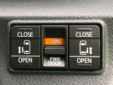 【両側パワースライドドア】スマートキーや運転席のスイッチで後席両側スライドドアの開閉が可能♪電動だから力を入れてドアを開ける必要が無く、小さなお子様でも簡単に開け閉めでき快適です♪