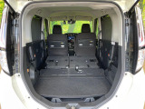 後席を格納すると、これだけの広さが!シーンに合わせたシートアレンジで、大きな荷物も積むことが出来ます♪