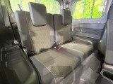 後部座席も気になるようなキズ・汚れやへたり等、大きなダメージはなく、良好な状態です。