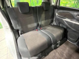 後部座席も気になるようなキズ・汚れやへたり等、大きなダメージはなく、良好な状態です。
