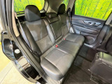 後部座席も気になるようなキズ・汚れやへたり等、大きなダメージはなく、良好な状態です。