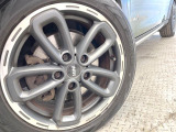 ●純正OP17インチアルミホイール:輸入車ならではの卓越した走りを支えるホイールと足回りです!日本車の走りに慣れている方にもぜひ体感して頂きたいほど、高いレベルでまとまっています!