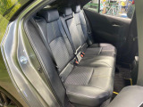 後部座席も気になるようなキズ・汚れやへたり等、大きなダメージはなく、良好な状態です。