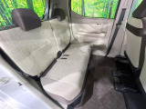 後部座席も気になるようなキズ・汚れやへたり等、大きなダメージはなく、良好な状態です。