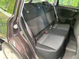 後部座席も気になるようなキズ・汚れやへたり等、大きなダメージはなく、良好な状態です。