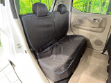 後部座席も気になるようなキズ・汚れやへたり等、大きなダメージはなく、良好な状態です。