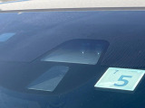【シティブレーキアクティブシステム】低速走行中に前方の車両等を認識し、衝突しそうな時は警報とブレーキで衝突回避と被害軽減をアシスト。より安全にドライブをお楽しみいただけます。