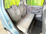 後部座席も気になるようなキズ・汚れやへたり等、大きなダメージはなく、良好な状態です。