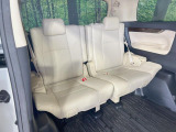 3列目シートはもちろん状態良好☆大人でもゆったりと座って頂けますので、大人数でのお出かけもラクラクです♪ご家族で、気の知れた仲間で、ドライブに行くのが楽しみですね♪