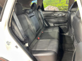 後部座席も気になるようなキズ・汚れやへたり等、大きなダメージはなく、良好な状態です。