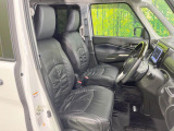 運転席シート廻りは使用感も少なく、良好な状態となっています。丁寧に使われていたことがよくわかりますね。