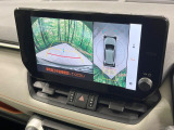 【パノラミックビューモニター】専用のカメラにより、上から見下ろしたような視点で360度クルマの周囲を確認することができます☆死角部分も確認しやすく、狭い場所での切り返しや駐車もスムーズに行えます。