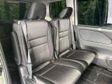 後部座席も気になるようなキズ・汚れやへたり等、大きなダメージはなく、良好な状態です。